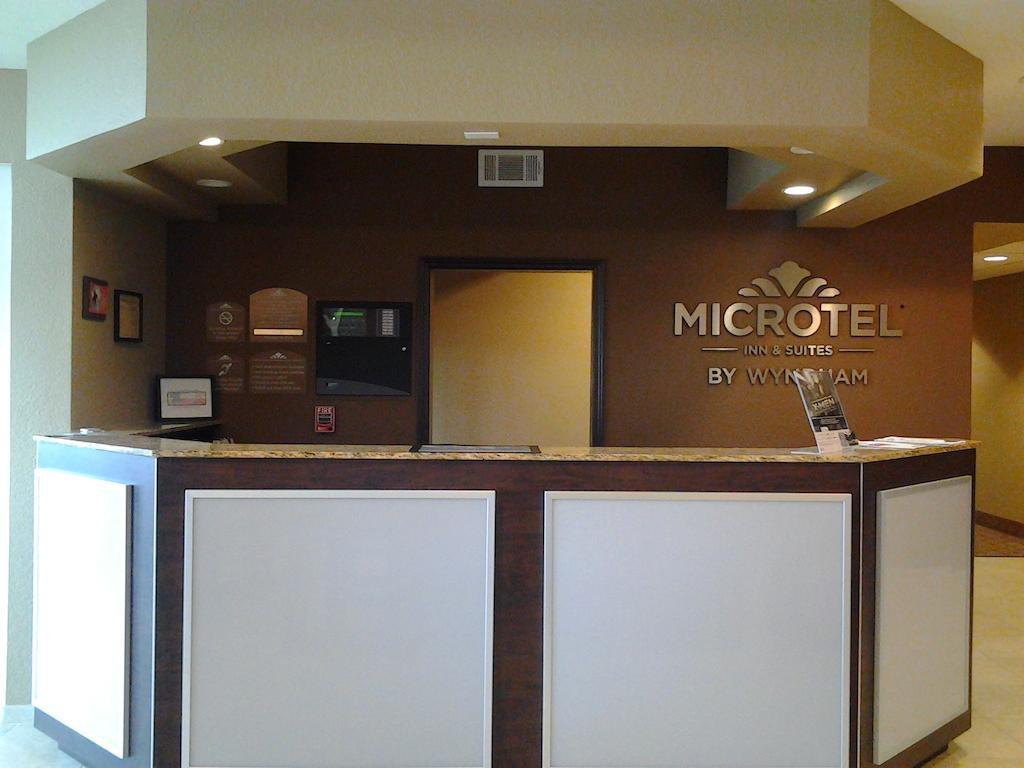 Microtel Inn & Suites Cotulla Exterior photo