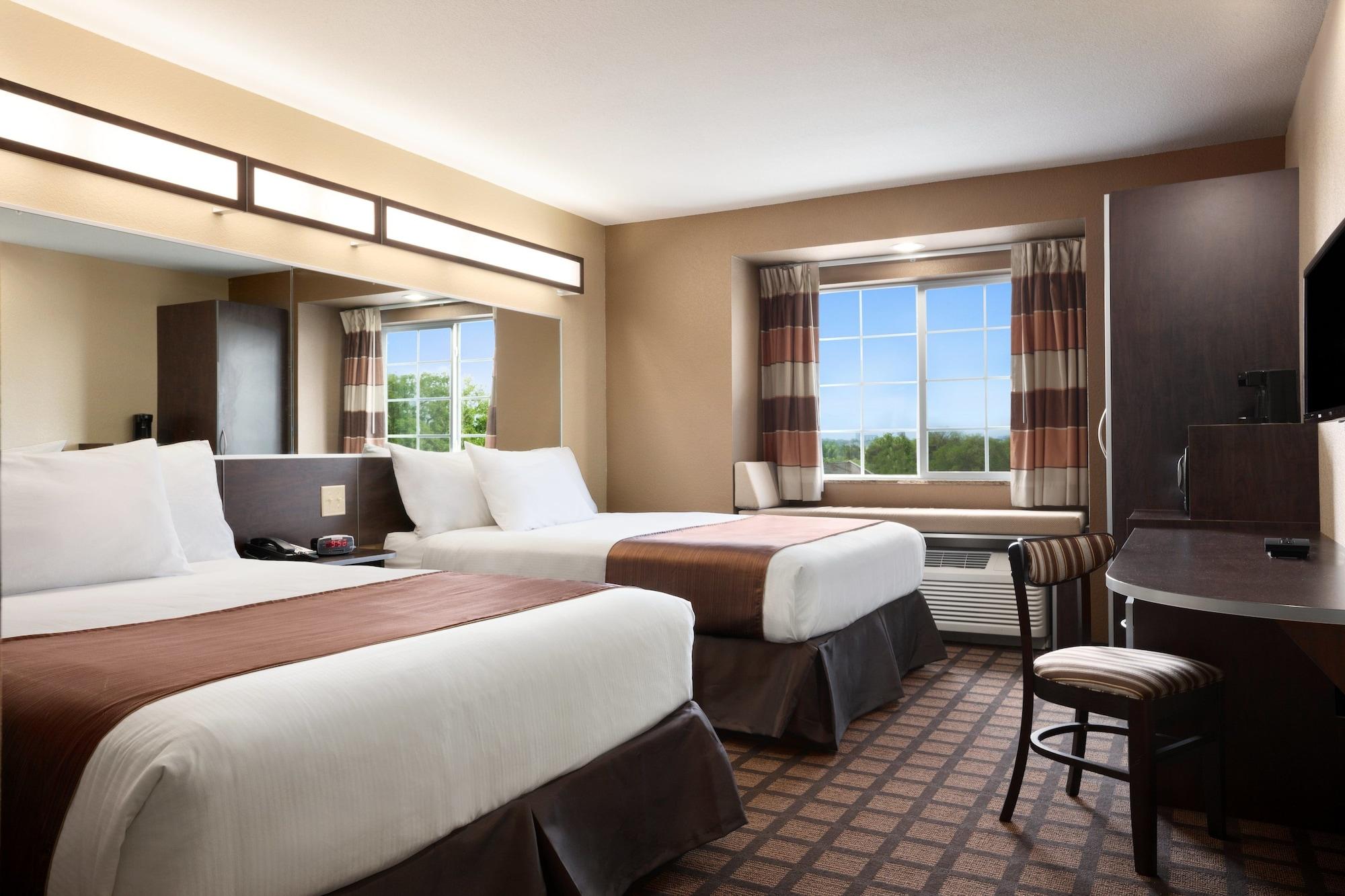 Microtel Inn & Suites Cotulla Exterior photo